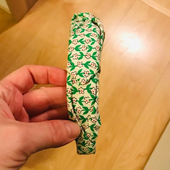 NWOT Cookie and the Dude White with green & red floral knot headband - Picture 7 of 10